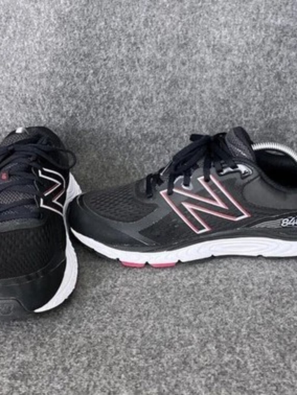 LIKE NEW New Balance 840 Men's Running Shoes - Black/Red/Silver
